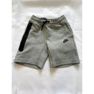 Boys Nike Tech Light Gray Shorts, Basketball, Zip pockets, Size Youth Sm